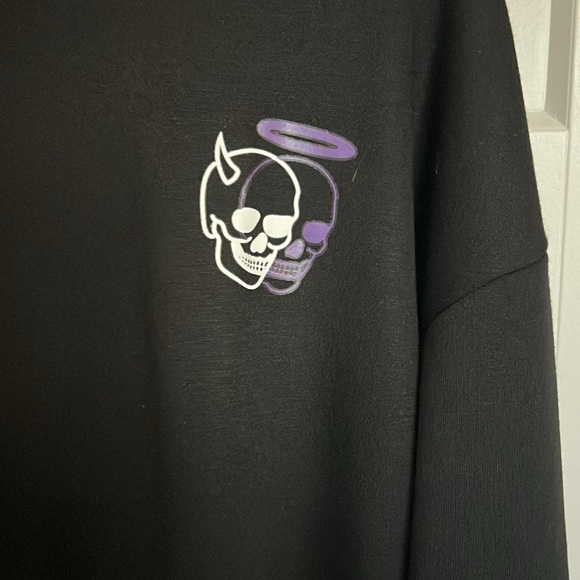 Black pullover sweater with skull details - Picture 2 of 2